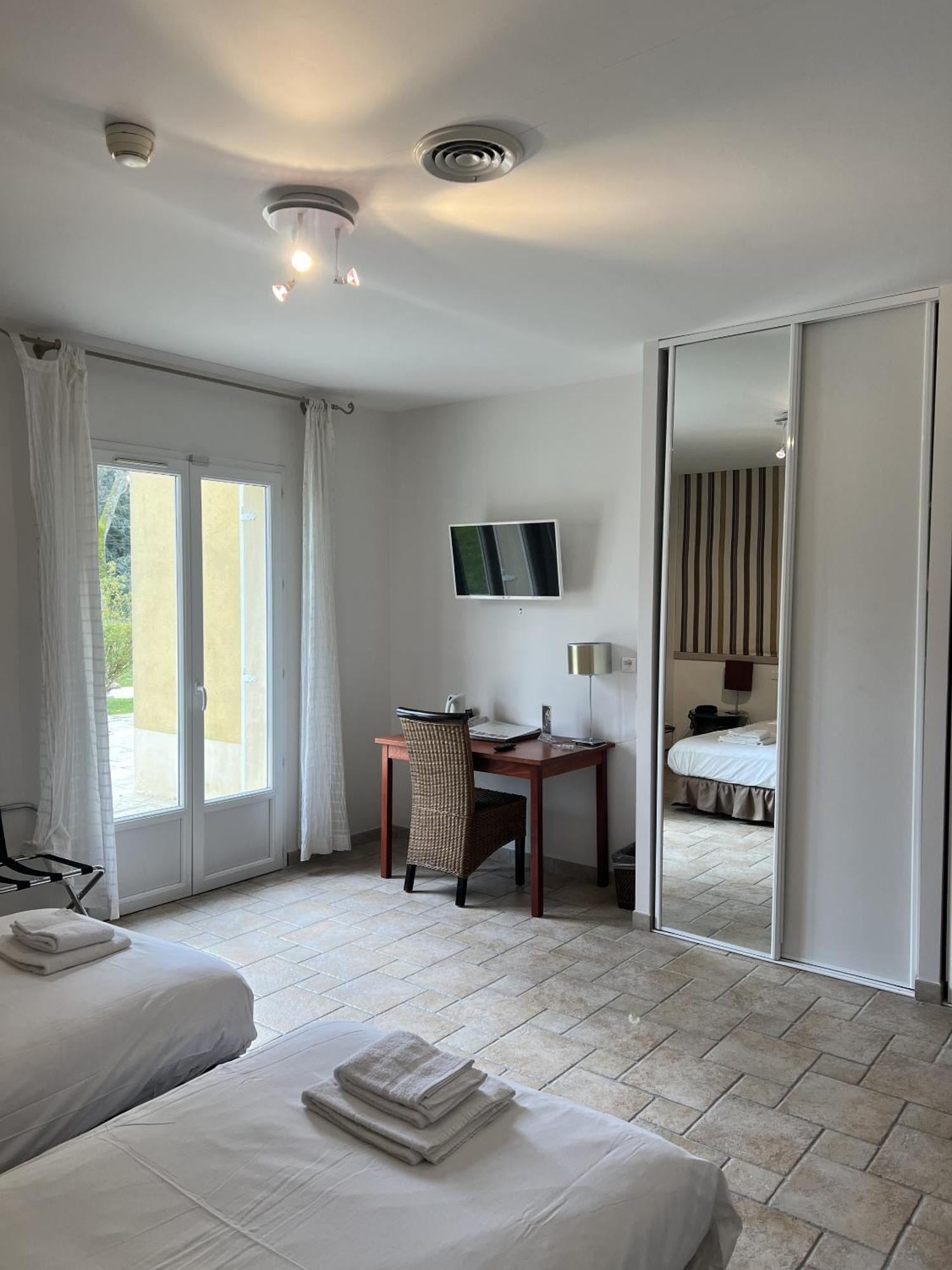Chateau Du Bois Guibert Bonneval  Room photo