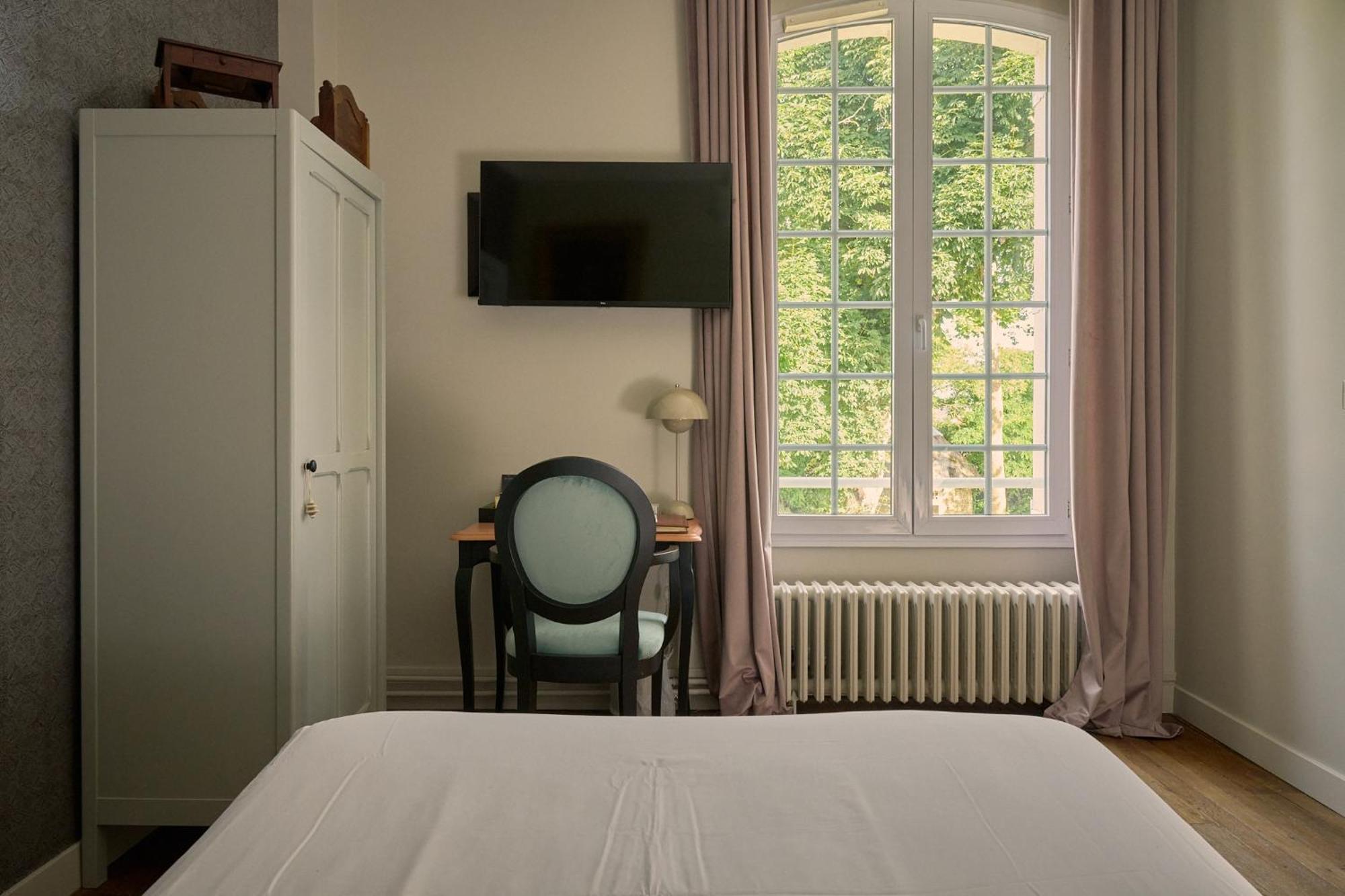 Chateau Du Bois Guibert Bonneval  Room photo