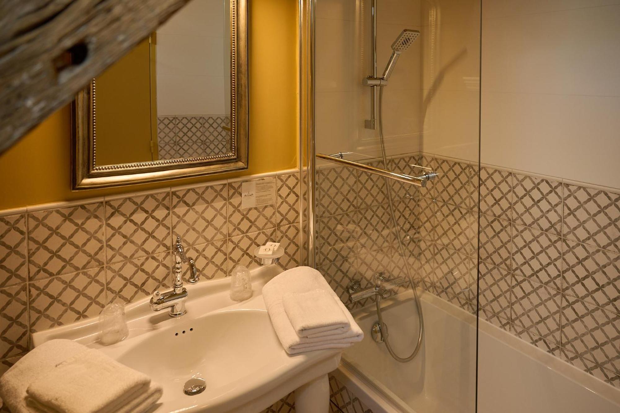 Chateau Du Bois Guibert Bonneval  Room photo