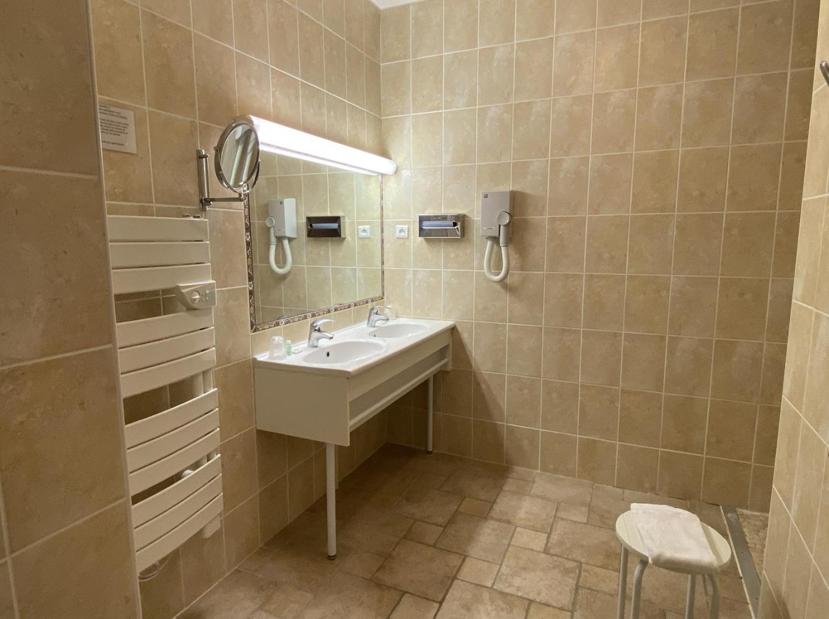 Chateau Du Bois Guibert Bonneval  Room photo