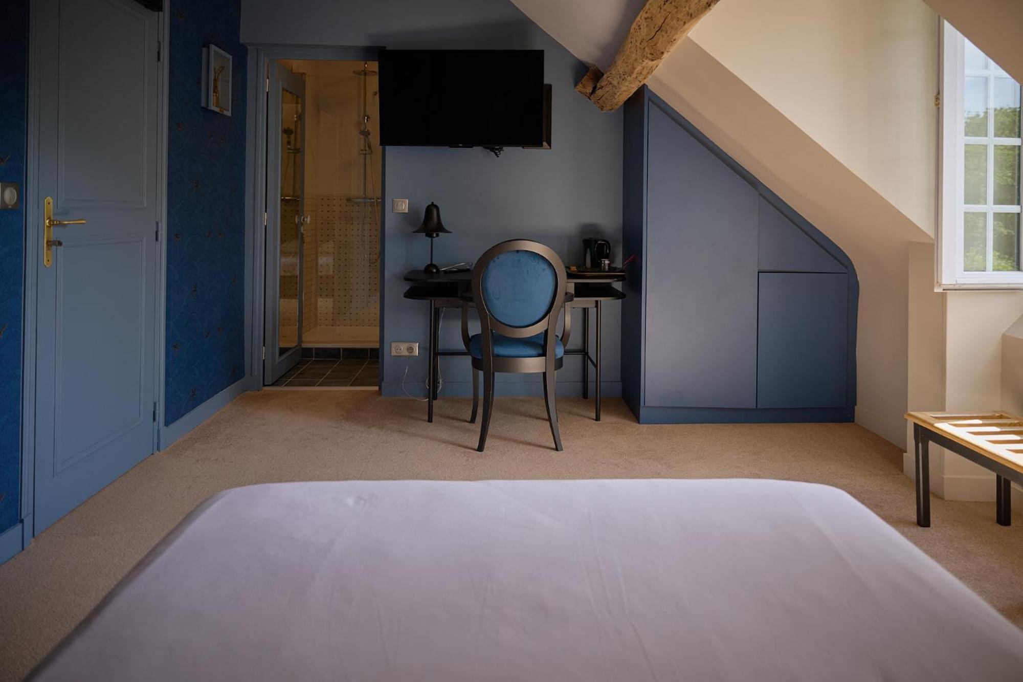 Chateau Du Bois Guibert Bonneval  Room photo